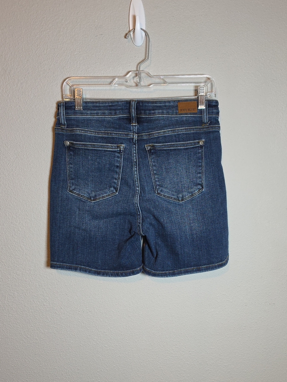 Judy Blue High Rise Denim Shorts Medium Wash Non Distressed Stretch Size M - Picture 2 of 5